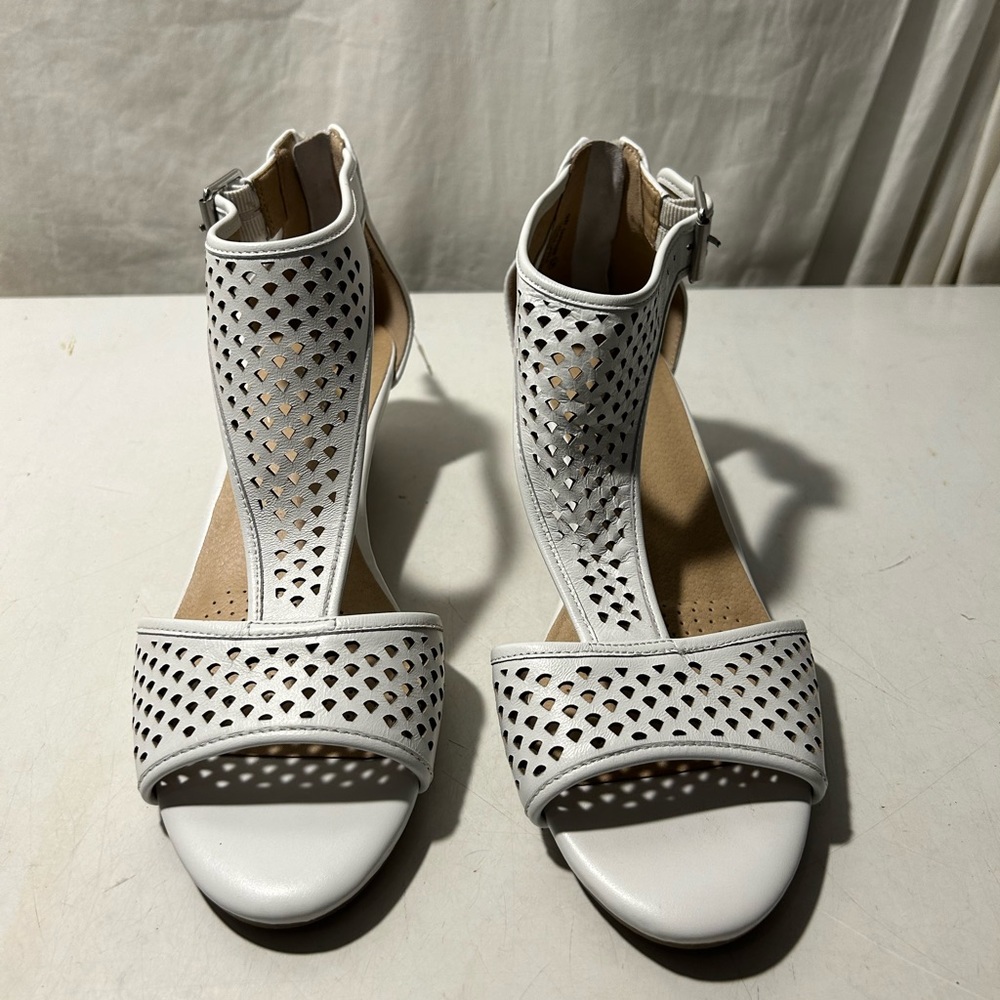 Aerosoles heelrest white leather t-strap low wedge heel sandals size 9W NWT
